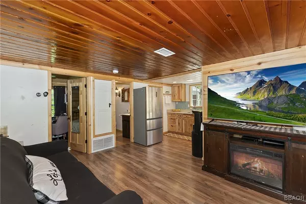 Sugarloaf, CA 92386,497 Cedar LN