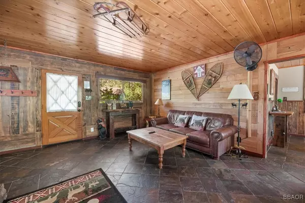 Big Bear Lake, CA 92315,39989 Hillcrest