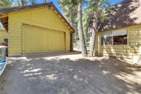 Big Bear Lake, CA 92315,42721 Cedar AVE
