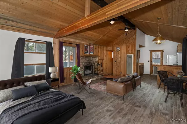 Sugarloaf, CA 92386,305 Wabash LN