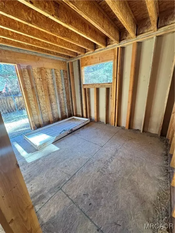 Sugarloaf, CA 92386,589 Pine LN