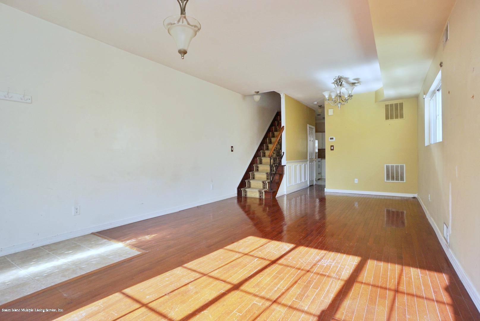 Staten Island, NY 10306,71 Woodcutter LN