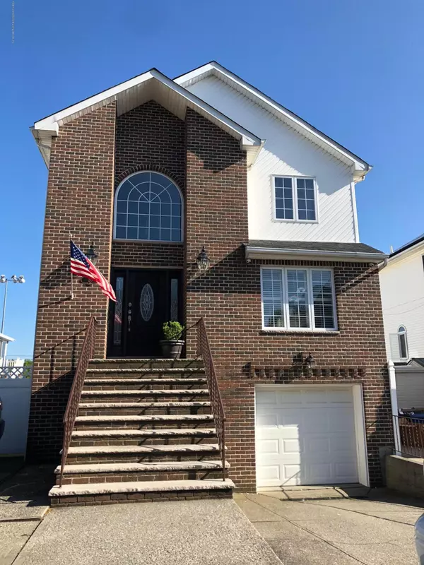 20 Dell CT, Staten Island, NY 10307