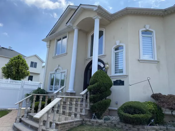 Staten Island, NY 10312,15 Covington CIR