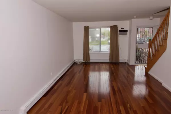 Staten Island, NY 10304,317 Mosel AVE