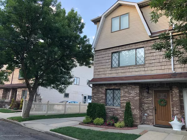 Staten Island, NY 10312,21 Crest LOOP