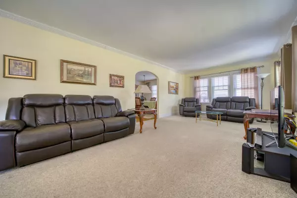 Staten Island, NY 10301,127 Hart BLVD