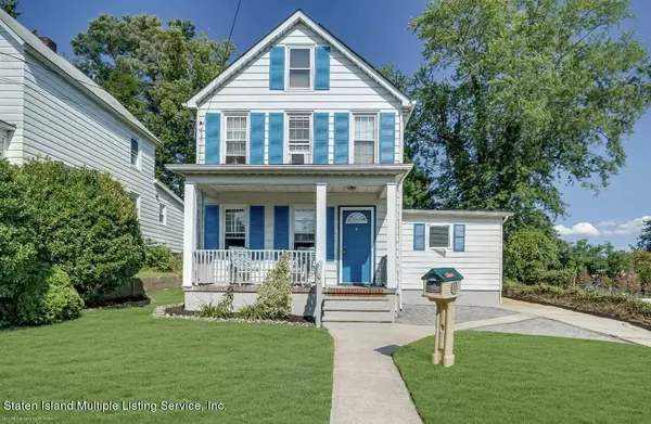 40 Embroidery ST, Sayreville, NJ 08872