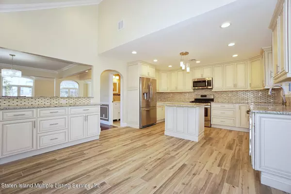 Staten Island, NY 10312,366 Eltingville BLVD