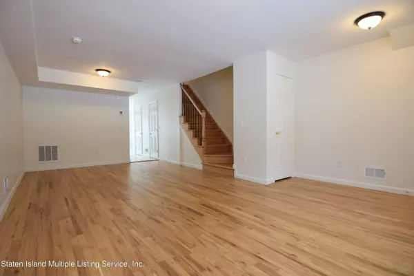 Staten Island, NY 10309,26 Trina LN