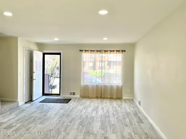 Staten Island, NY 10309,42 Charleston AVE