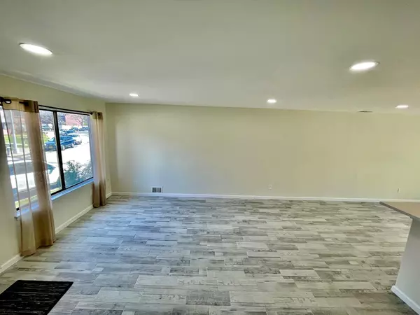 Staten Island, NY 10309,42 Charleston AVE