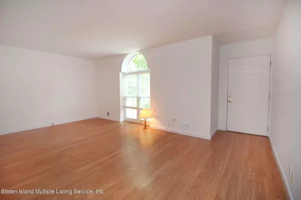 Staten Island, NY 10312,44 Village LN #A