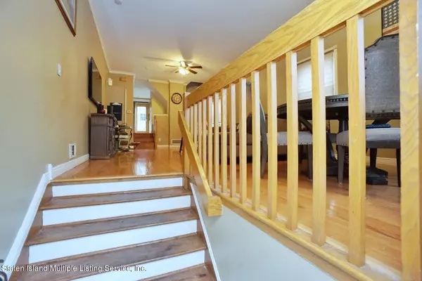 Staten Island, NY 10305,8 James PL