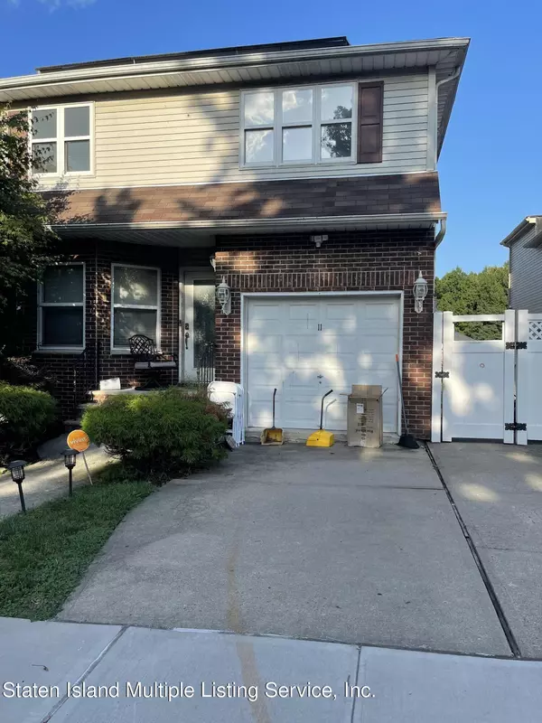 11 Helene CT, Staten Island, NY 10309