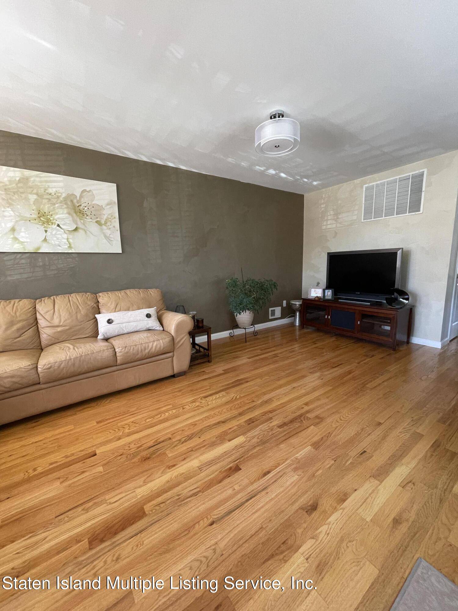 Staten Island, NY 10308,39 Glover ST