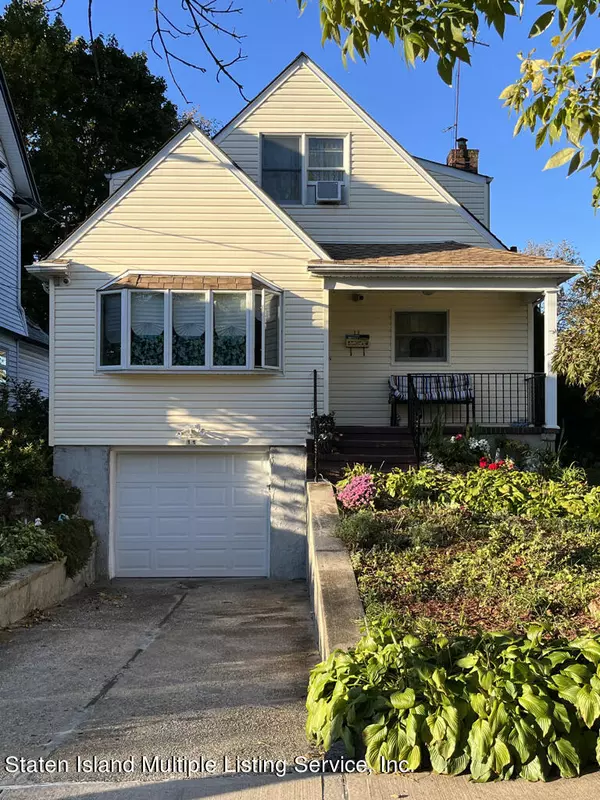 11 Elwood PL, Staten Island, NY 10301