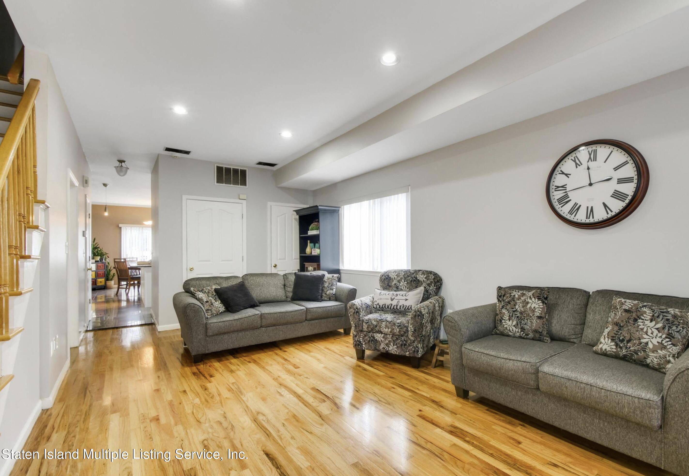 Staten Island, NY 10302,49 Van Riper ST