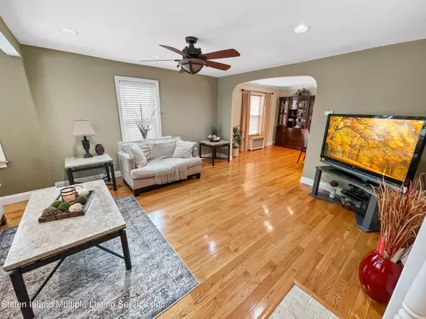 Staten Island, NY 10303,66 Northfield AVE
