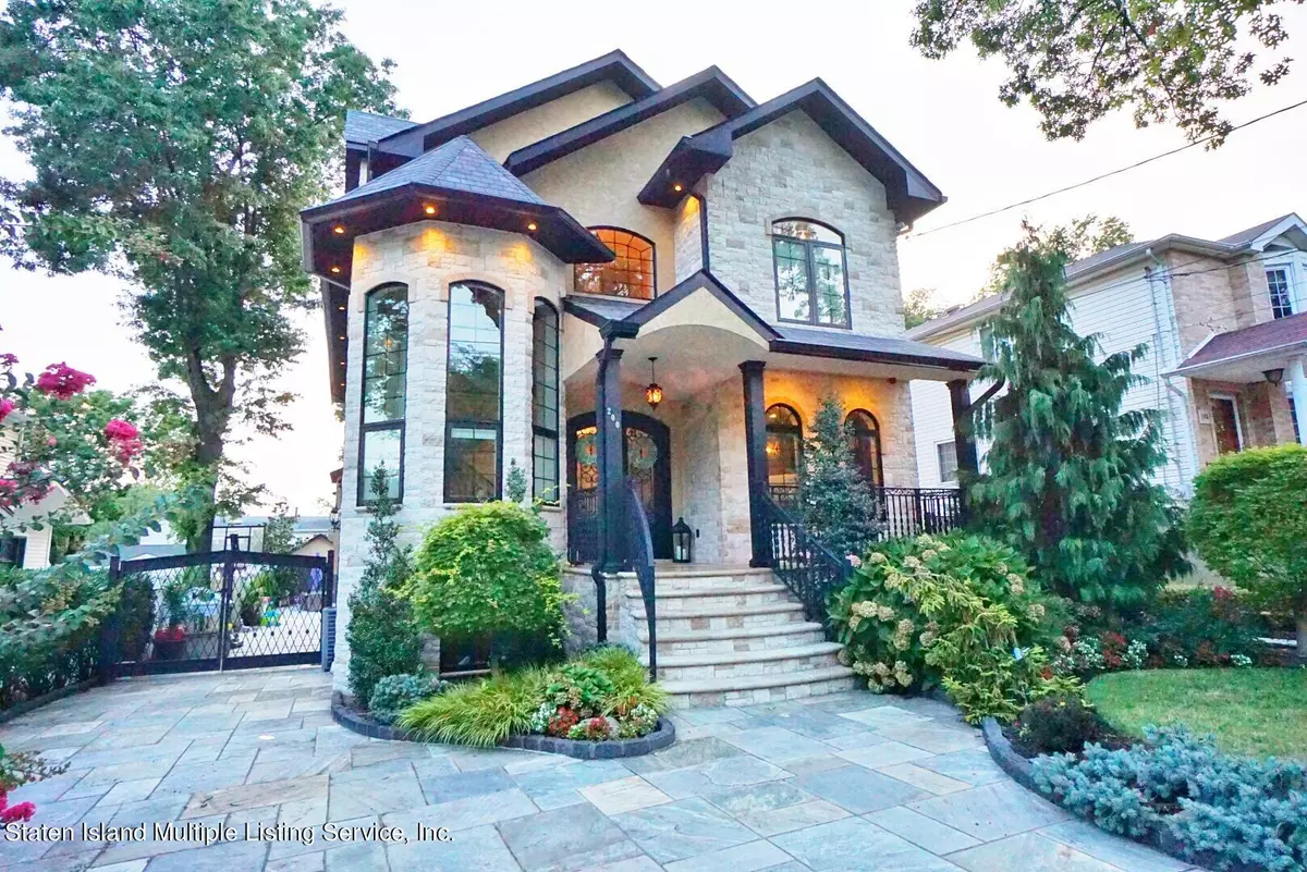 Staten Island, NY 10309,200 Woodvale AVE