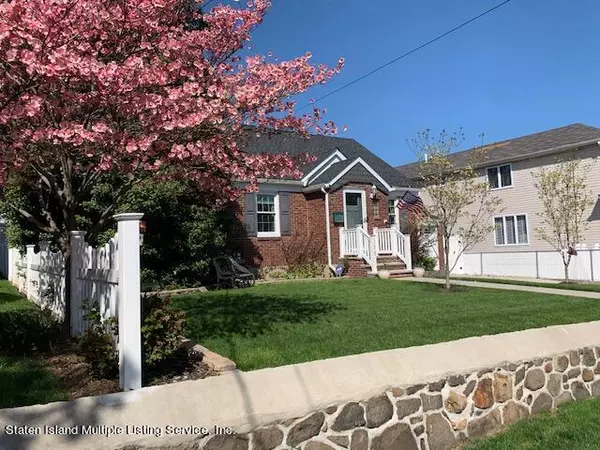 Staten Island, NY 10308,358 Giffords LN