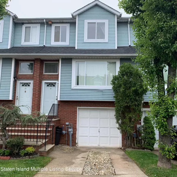 17 Pembrook LOOP, Staten Island, NY 10309