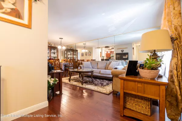 Staten Island, NY 10314,198 Regis DR