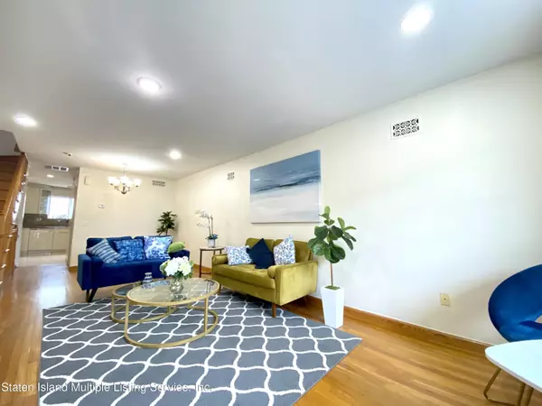 Staten Island, NY 10306,152 Alex CIR