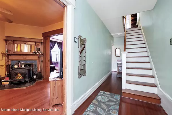 Staten Island, NY 10302,86 Albion PL