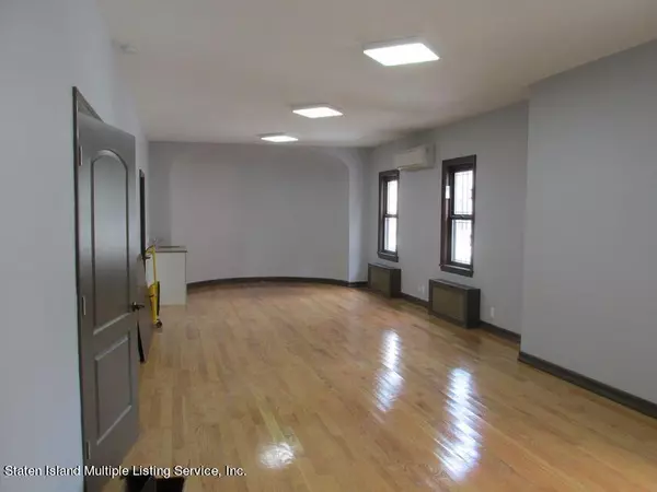 Staten Island, NY 10301,187 Victory BLVD