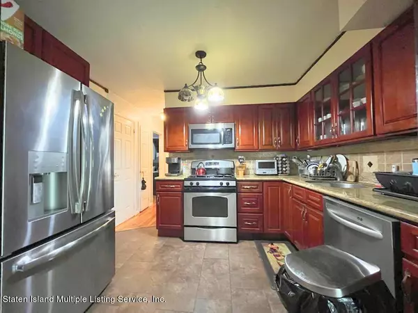 Staten Island, NY 10314,195 Livingston AVE #1