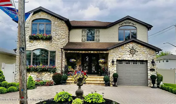 4 Mcdermott AVE, Staten Island, NY 10305