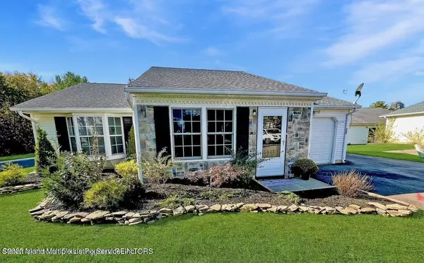 22 Ivy Ridge Close, Freehold, NJ 07728