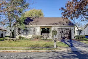 77 Clubhouse LN, Marlboro, NJ 07746