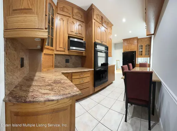 Staten Island, NY 10302,21 Clark PL