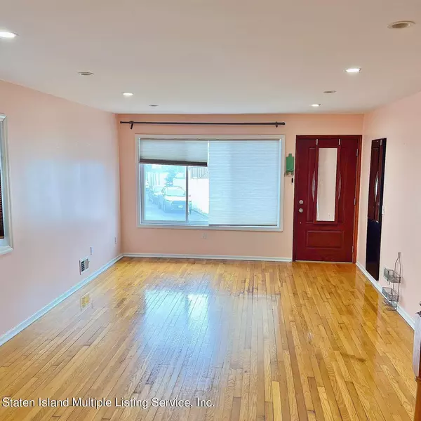 Staten Island, NY 10305,115 Alex Circle CIR