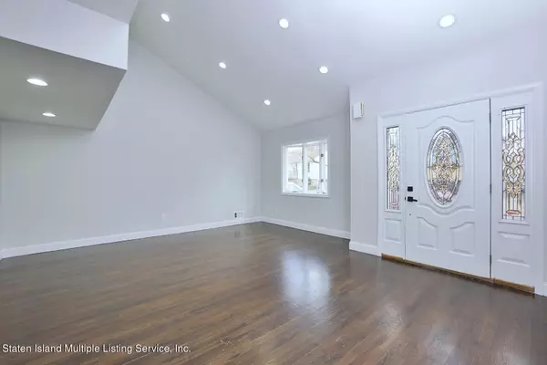 Staten Island, NY 10312,212 Green Valley RD