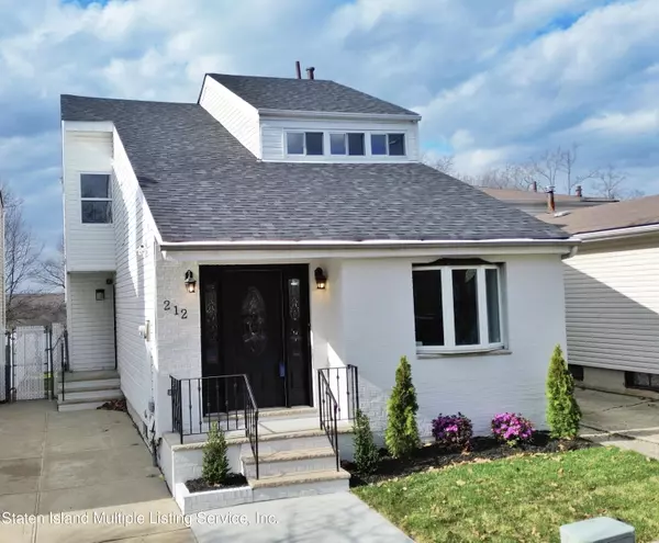 212 Green Valley RD, Staten Island, NY 10312