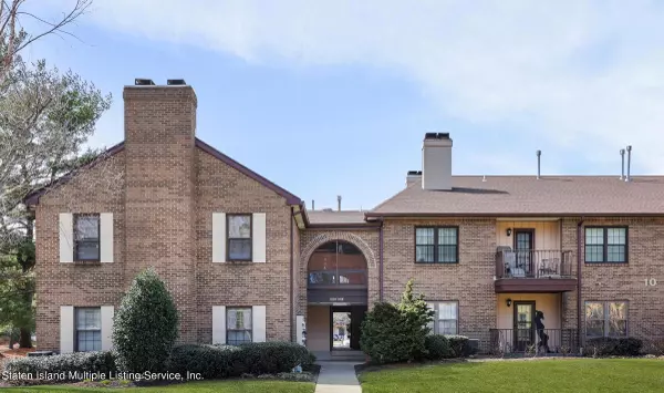 1017 Wellington PL, Aberdeen, NJ 07747