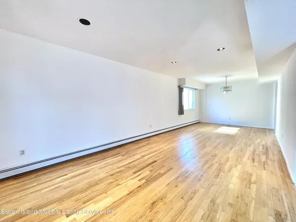 Staten Island, NY 10309,239 Mcbaine AVE