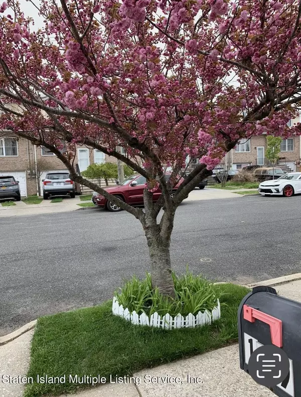 Staten Island, NY 10306,109 Hempstead AVE