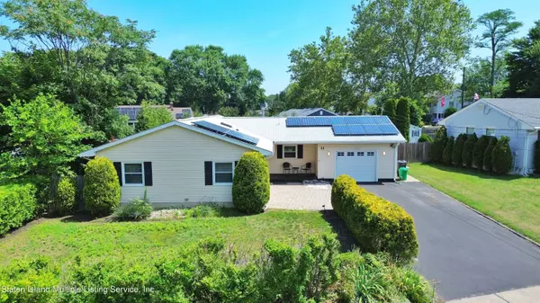 11 Oakshades AVE, Matawan, NJ 07747