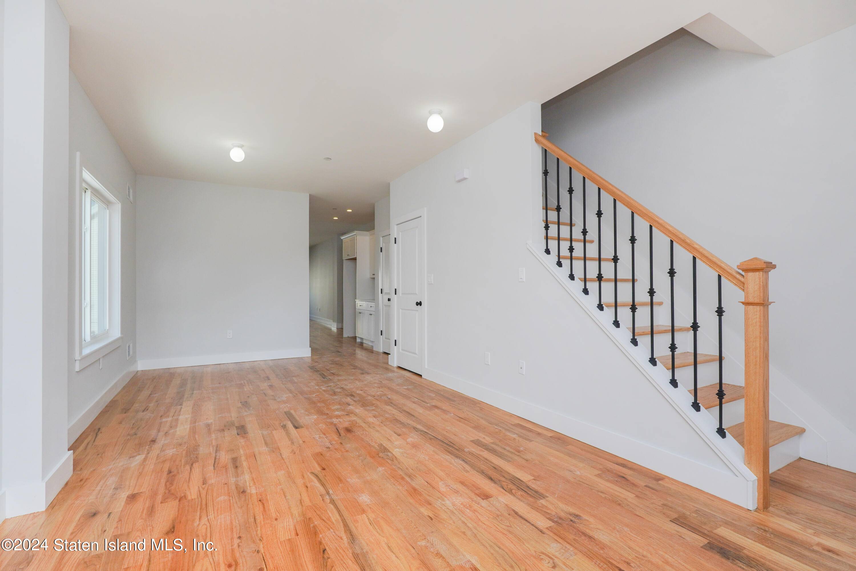 Staten Island, NY 10312,363 Poillion AVE