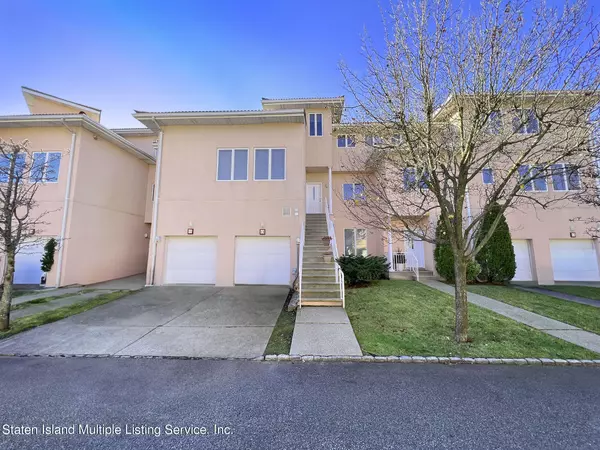 18 Harbour CT, Staten Island, NY 10308