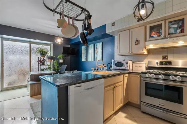 Staten Island, NY 10303,79 Amity PL