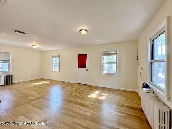 Staten Island, NY 10305,285 Mallory AVE