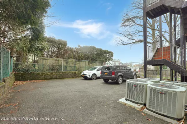 Staten Island, NY 10310,1086 Forest AVE