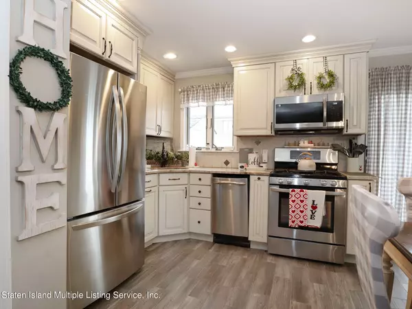 Staten Island, NY 10309,17 Meadow CT