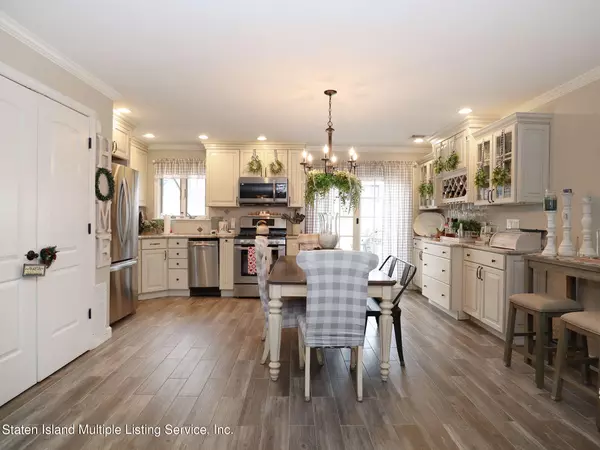 Staten Island, NY 10309,17 Meadow CT