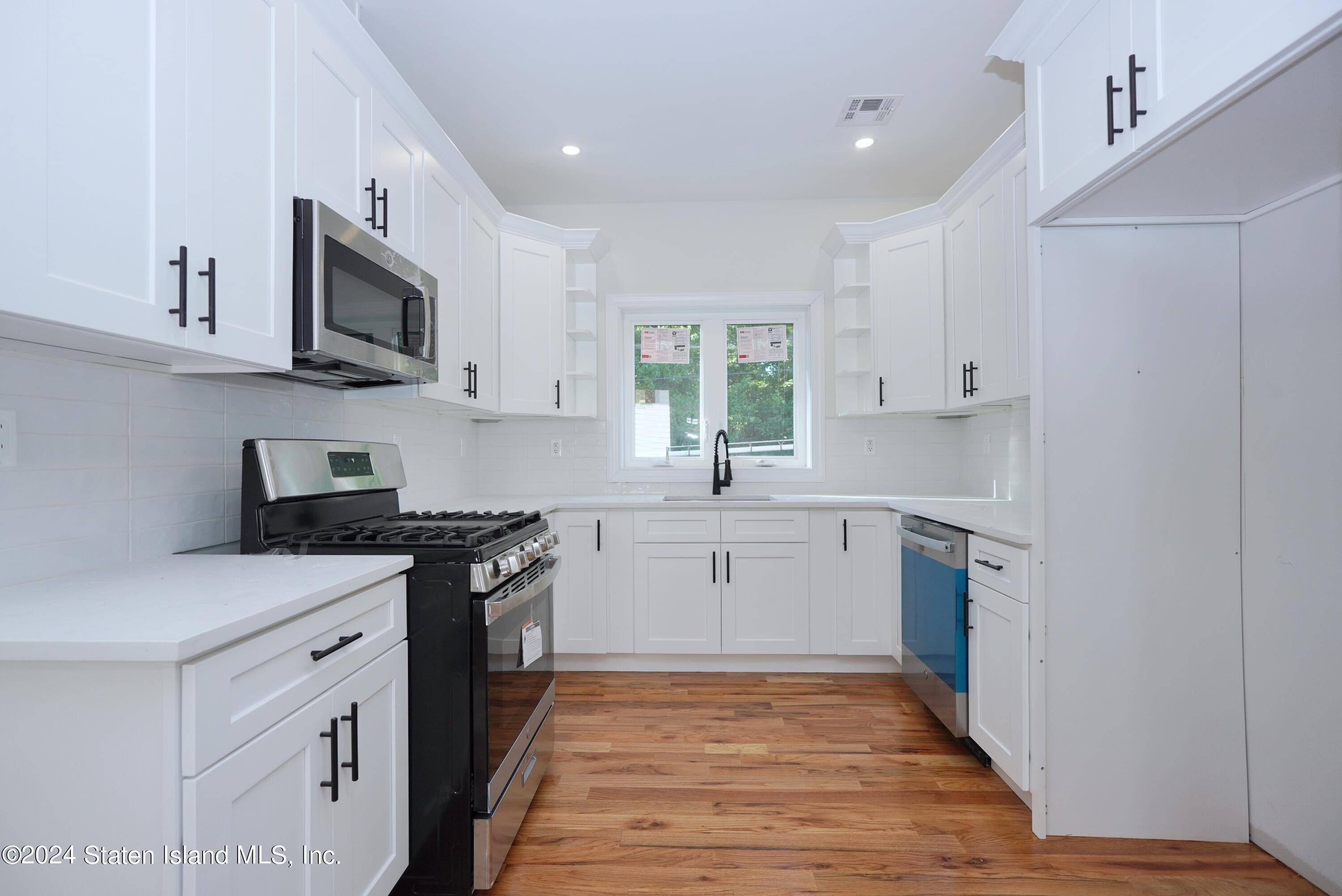 Staten Island, NY 10312,75 Pine TER